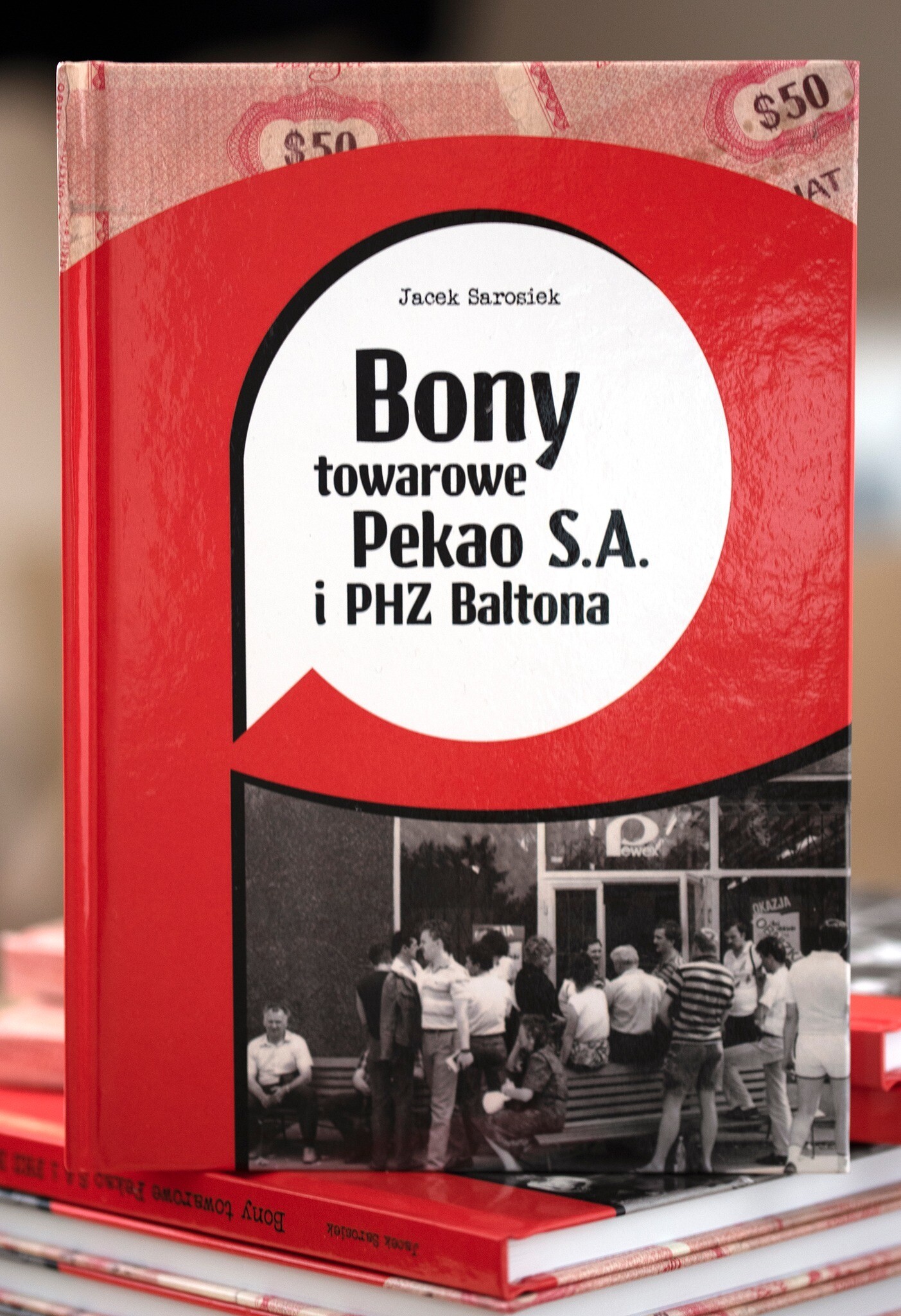 J.Sarosiek Bony towarowe Pojawienie się nowej pozycja na naszym banknociarskim rynku jest zawsze powodem do świętowania. Tak jest i tym razem - Pan Jacek Sarosiek poinformował, że można nabyć jego najnowsze dzieło zatytułowane "Bony towarowe Pekao S.A. i PHZ Baltona".